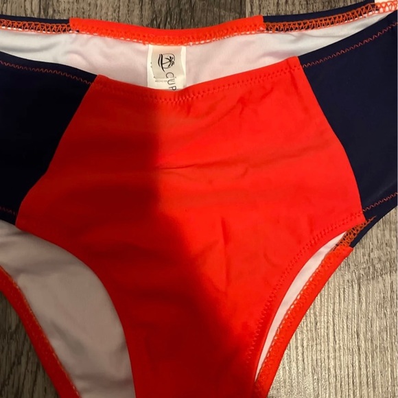 Bikini - Picture 3 of 3